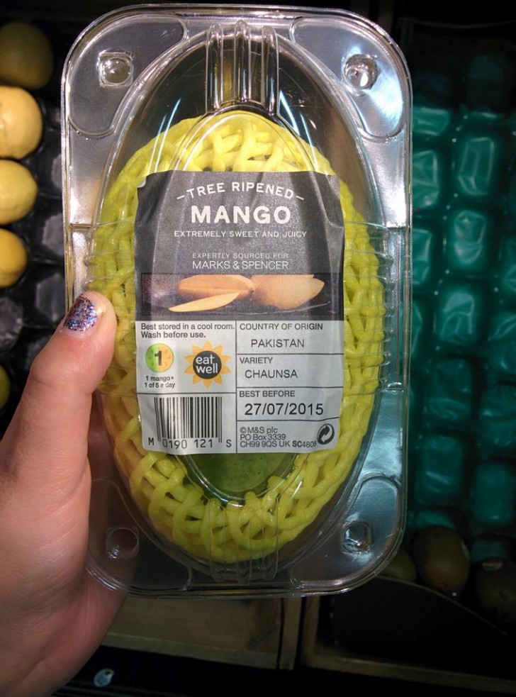 14. Tutta questa plastica per un solo mango.
