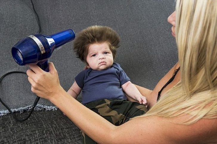 Junior Cox-Noon est né avec beaucoup, beaucoup de cheveux.