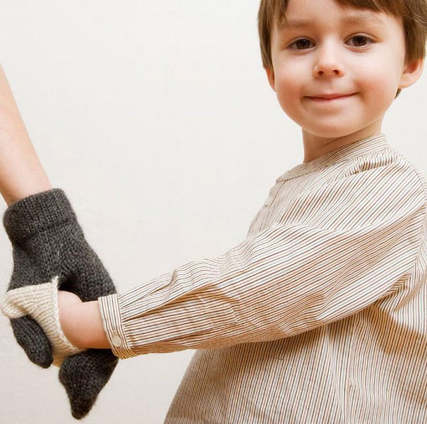 Un gant pour parent-enfant : pour des promenades hivernales en toute sécurité.
