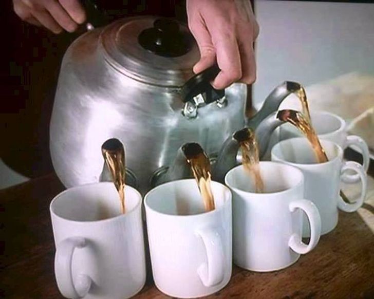Optimiser votre temps, c'est-à-dire remplir cinq tasses de thé en une seule fois.