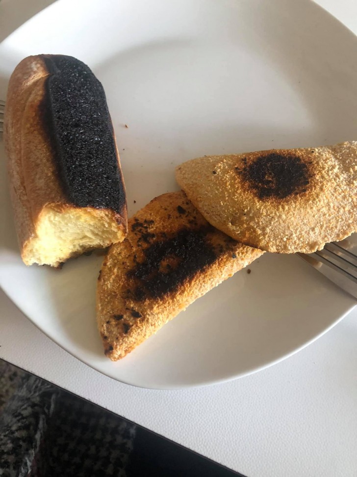 Ich habe es geschafft, sowohl das Brot als auch die Teigtaschen zu verbrennen ...