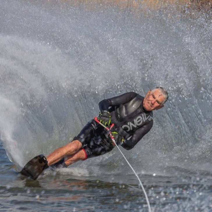 Mi abuelo tiene 91 años y todavía sabe surfear como un jovencito