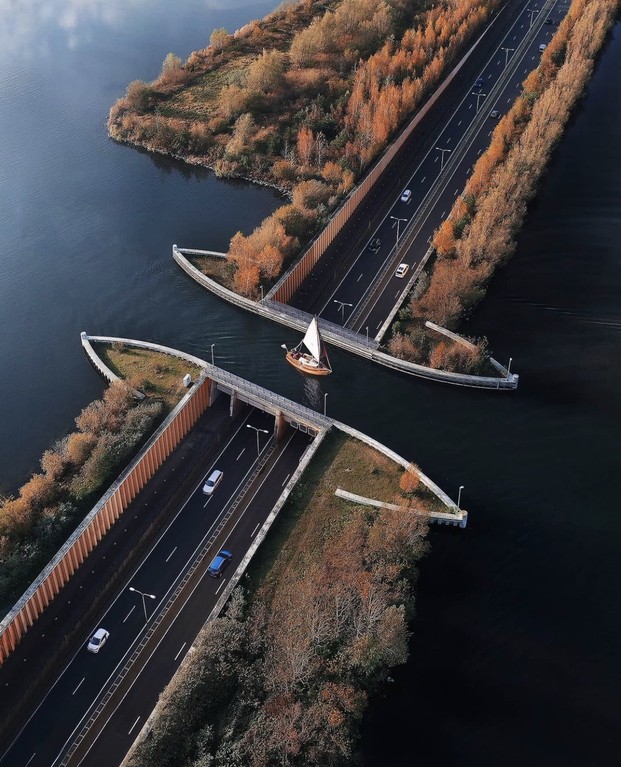 4. L'acquedotto Veluwemeer, nei Paesi Bassi: una struttura veramente incredibile