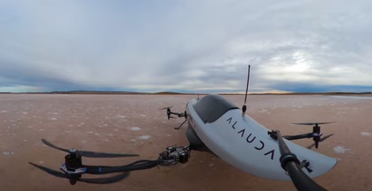La prima macchina da corsa volante al mondo decolla dal deserto dell'Australia - 3