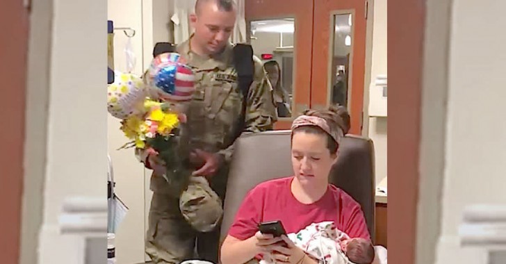 La moglie di un soldato manda un sms al marito dopo aver partorito, senza sapere che lui è proprio dietro di lei - 1