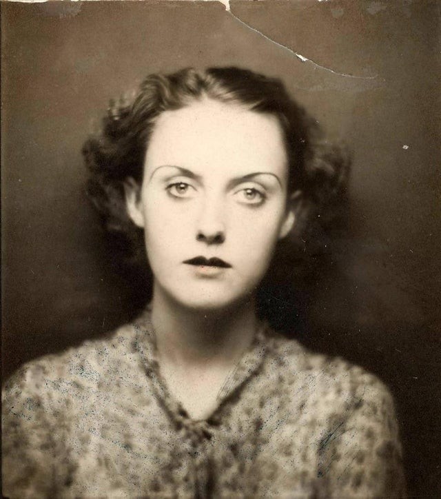 11. "Ma grand-mère en 1935, alors qu'elle n'avait que 14 ans"