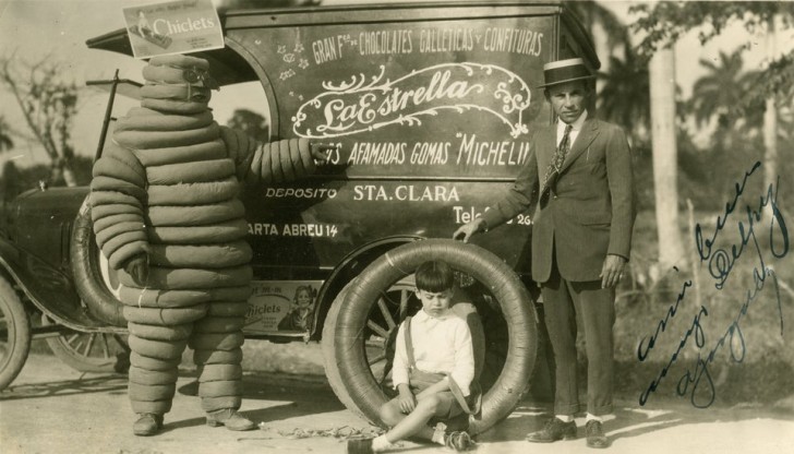 1926. L'une des rares photos montrant une version précoce du célèbre 