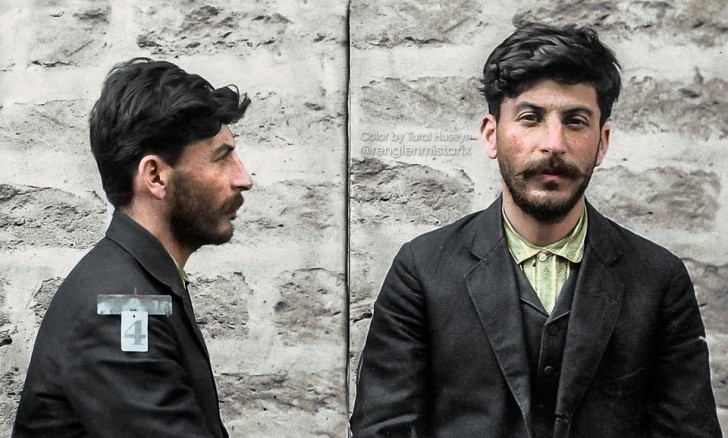 1910. Un jeune Staline détenu dans une prison en Azerbaïdjan, dans une photo parfaitement recolorée.
