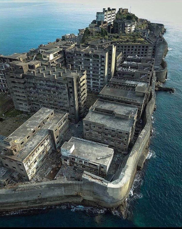 1. Une île entière abandonnée, située au Japon