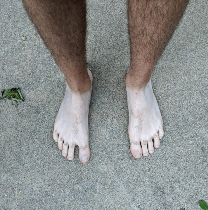 11. Lorsque vous allez à la plage, portez des sandales pour ne pas avoir mal aux pieds.