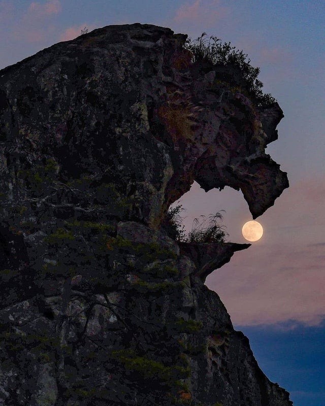 De maan en zijn natuurlijke wonderen