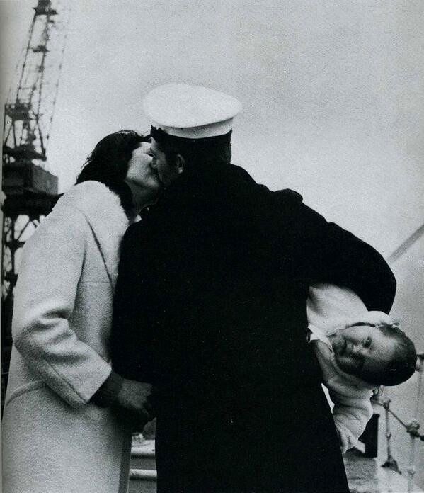 7. A sailor welcomes his son after 14 months of absence ... congratulations!