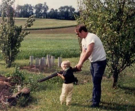 9. När man får lära sig att skjuta med sin pappa!