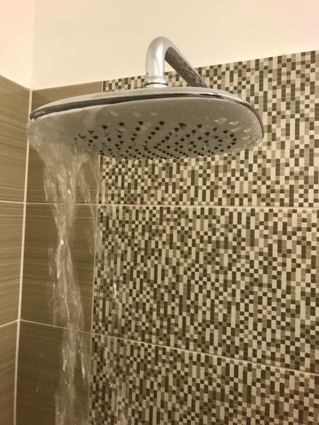17. Ontspannen met een heerlijke douche in het hotel? Dat wordt lastig!