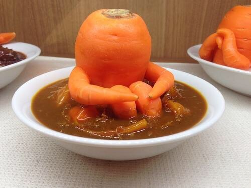 2. Een droevige en nadenkende wortel die een bad neemt.