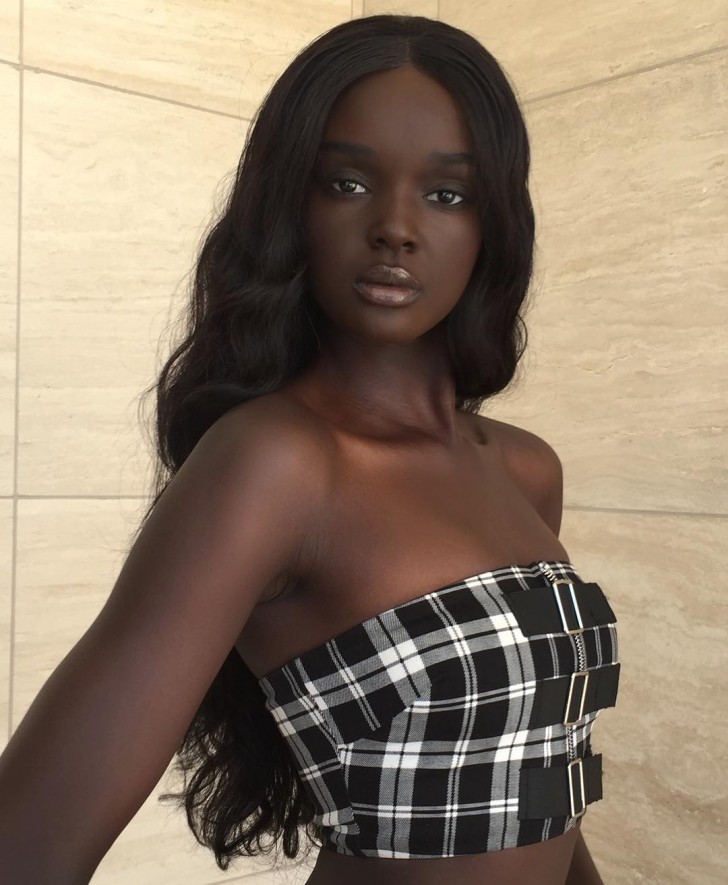 Cette Jeune Mannequin De 25 Ans Est Si Belle Qu Elle A été Surnommée La Barbie Noire