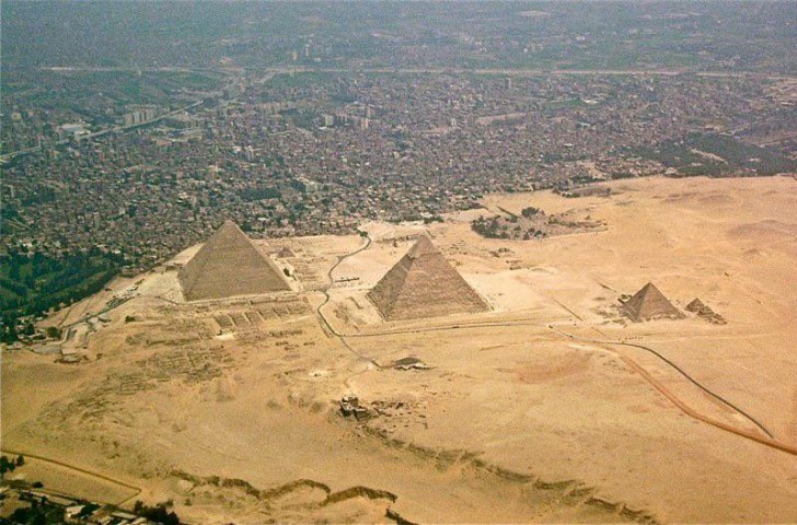 3. Des pyramides au milieu du désert ? Loin de là...