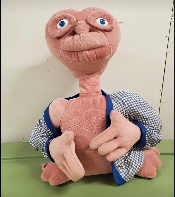 10. Vielleicht sollte diese Puppe E.T., den Außerirdischen, darstellen?