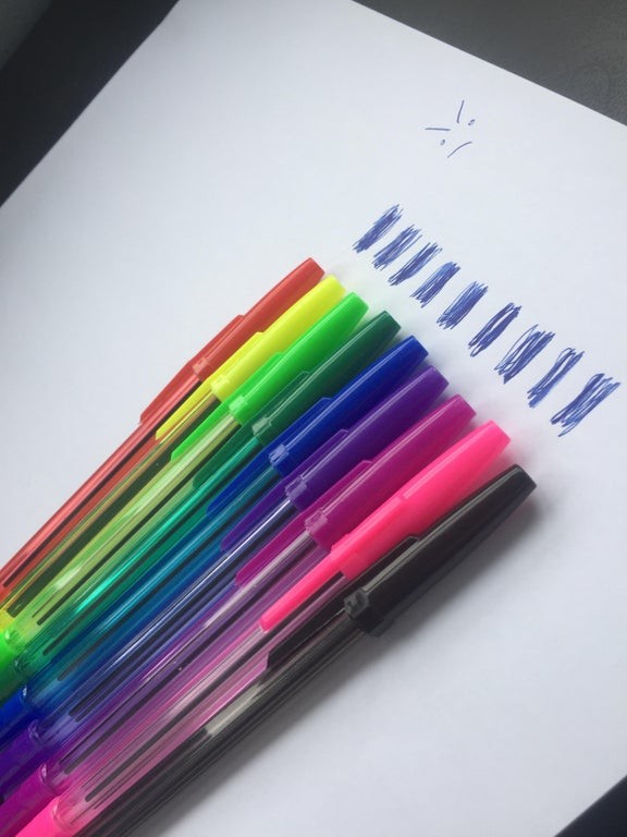 2. Chiunque penserebbe a delle penne colorate, vero?