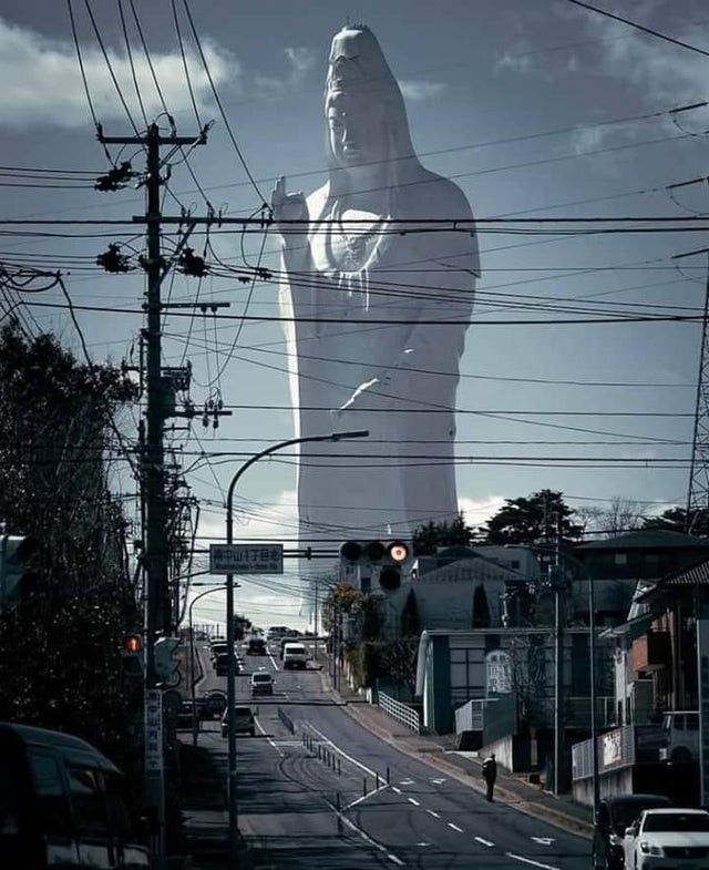 3. La statua raffigura una dea, e si tratta della statua più alta del Giappone.