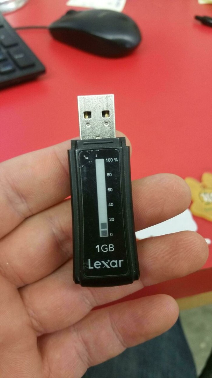 14. Vide ou pleine ? C'est la clé USB elle-même qui vous le révèle !