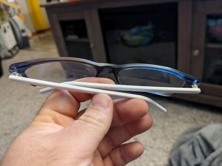 17. "Bras de lunettes cassés" ? J'ai économisé 200 dollars en les imprimant en 3D".