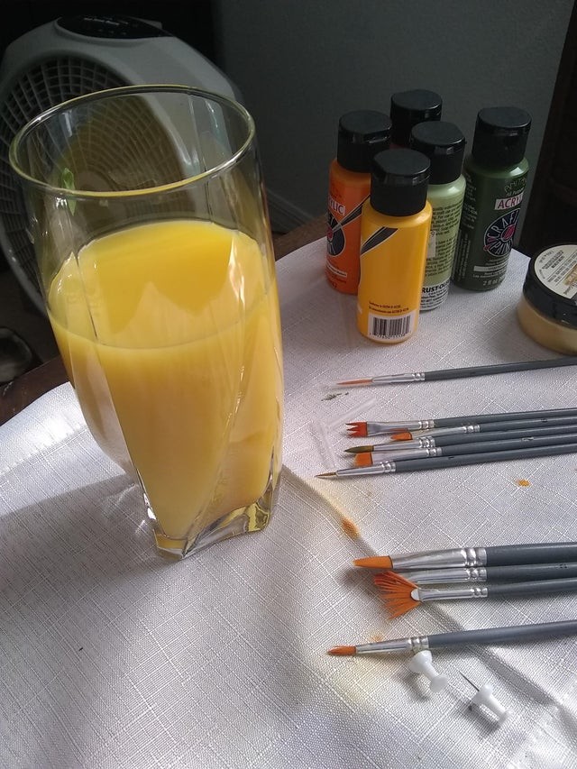 3. "Ik heb mijn vrouw net op tijd tegengehouden: ze stond op het punt om wat ze dacht sinaasappelsap te drinken”