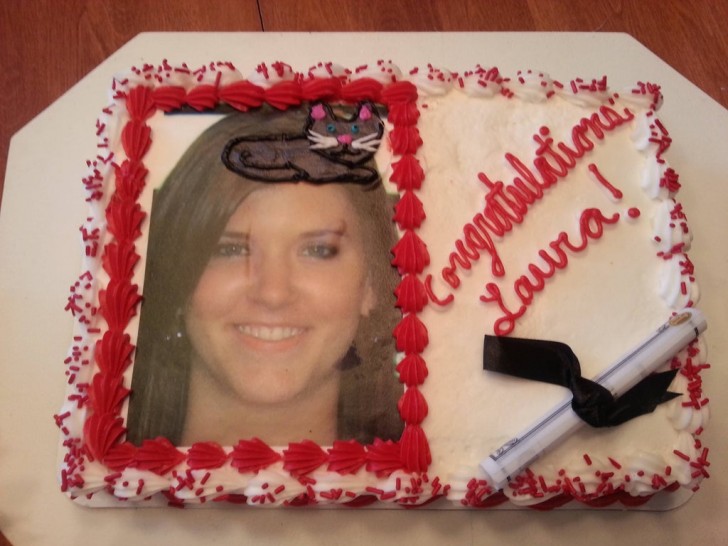 Mia madre aveva ordinato una torta per il mio diploma, ma qualcosa è andato storto decisamente...
