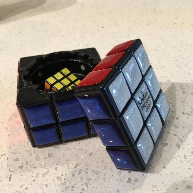 17. Een heel speciale Rubiks kubus, perfect voor het opbergen van kostbare voorwerpen: hij gaat alleen open als hij wordt opgelost