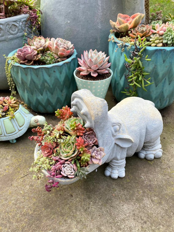 12. À quoi bon un simple vase quand cet hippopotame mignon peut "manger" vos plantes ?