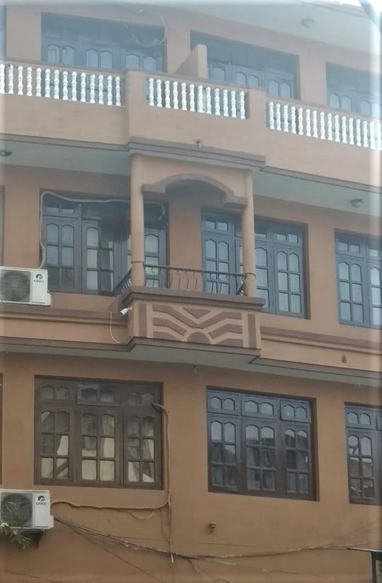 8. Ein Balkon, der uns ziemlich ratlos zurücklässt