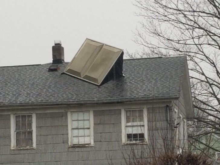 20. Quelle est cette sorte de "boîte" sur le toit de la maison ?