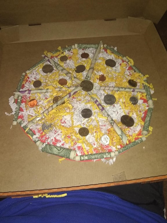 2. Oma vertelde dat ze een ​​pizza had gegeven voor Kerstmis. Dit is de pizza: