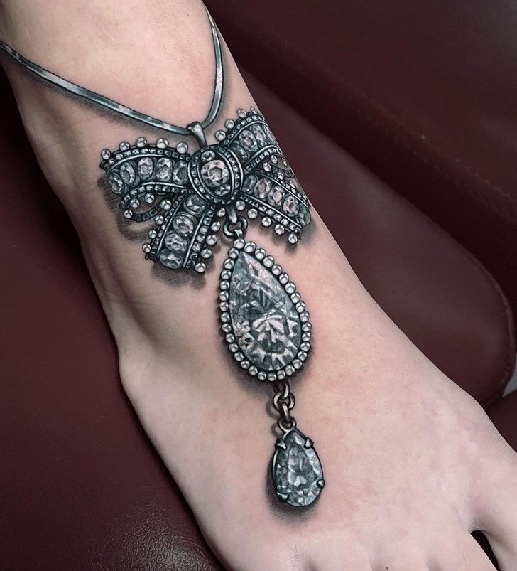 Come impreziosire un piede con un tatuaggio