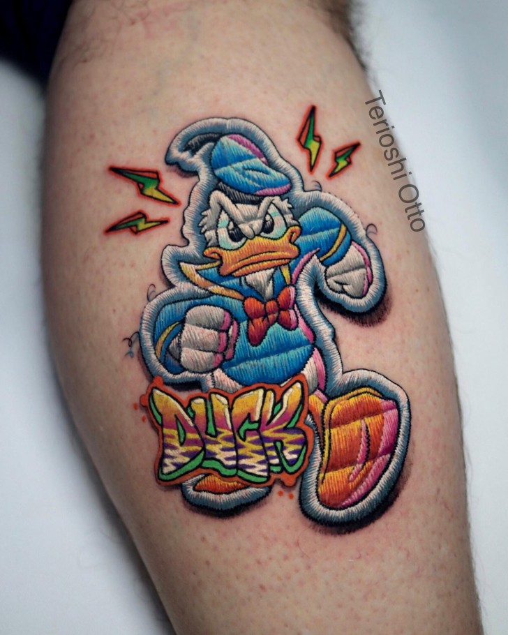 Donald Duck-Aufnäher? Oder ist es ein Tattoo?!