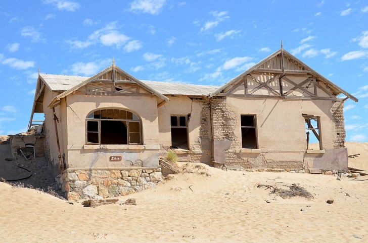 8 – Kolmanskop, Namibië
