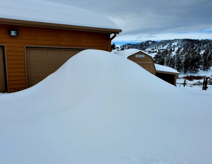 18. "Sous ce banc de neige se trouve ma voiture, du moins je l'espère".