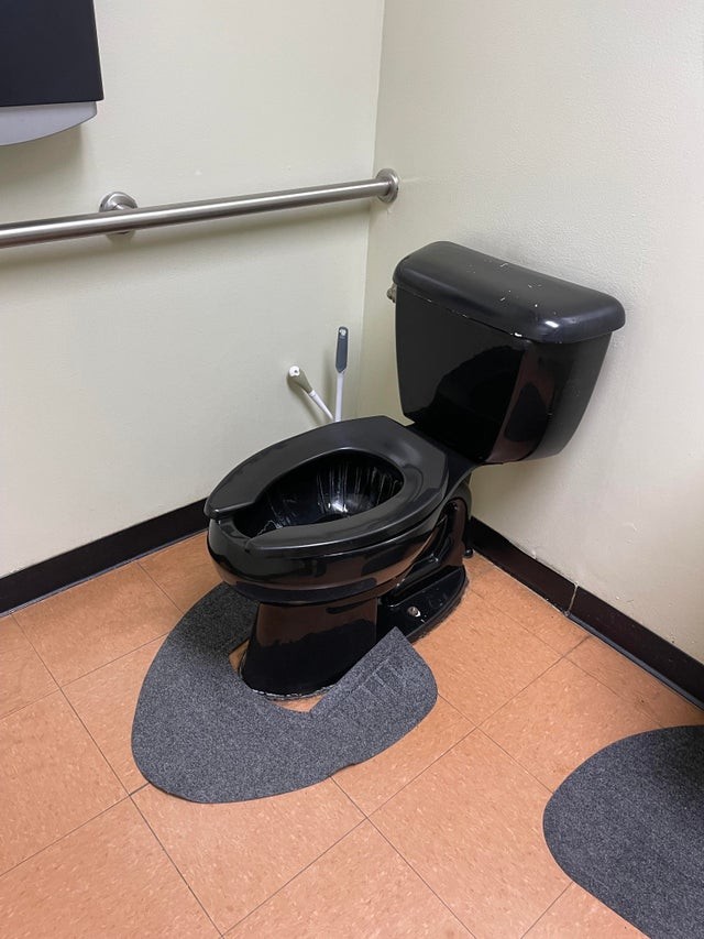 20. Cosa dire di questo WC total black? Lo mettereste nel vostro bagno?