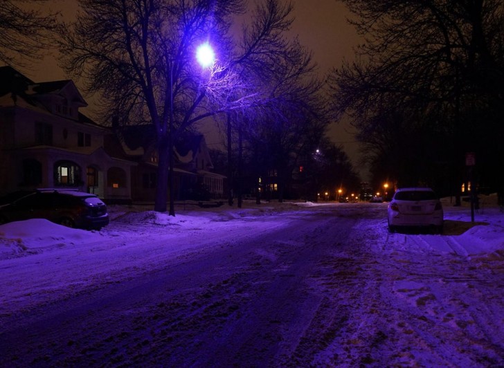 8. Illuminazione stradale di colore... viola!