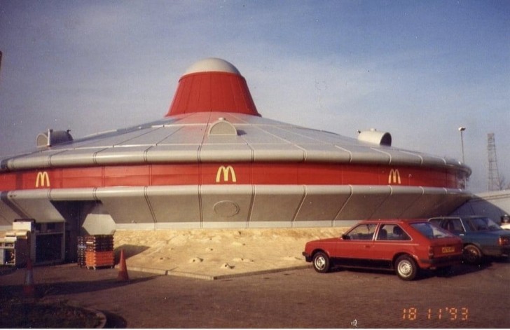 4. Weltraum McDonald's