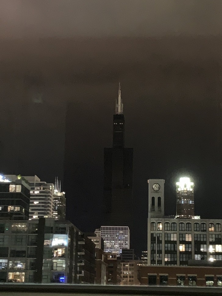 6. Uno dei grattacieli più alti di Chicago durante un blackout.