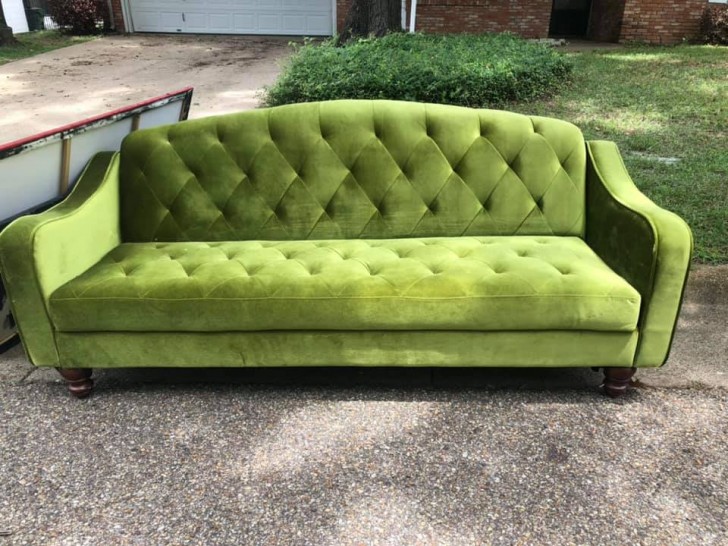 Min granne gav bort den här soffan till vem som än ville ha den.