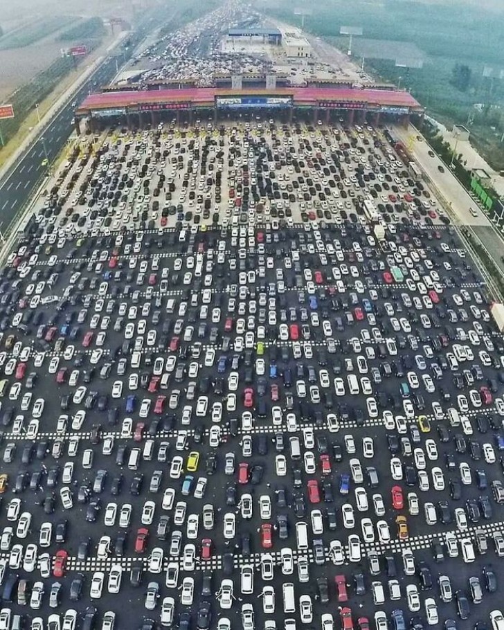 12. Si vous pensez que les embouteillages dans votre ville sont terribles, vous n'avez pas encore vu celui-ci.