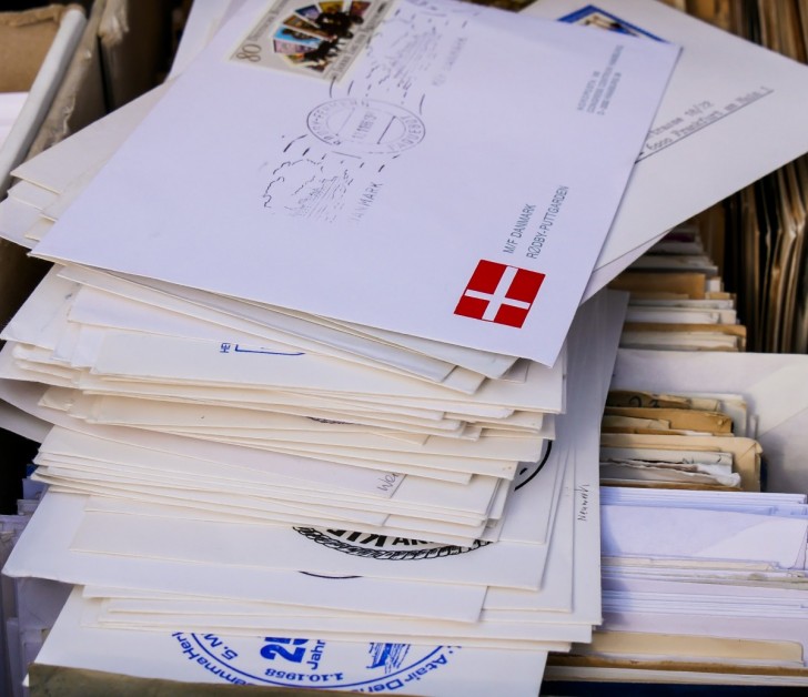 3. La posta tradizionale e le lettere di carta