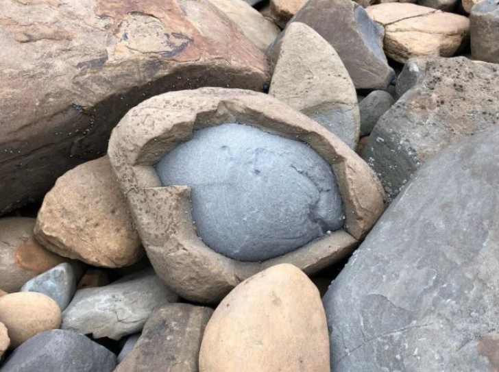 9. Un rocher incroyable qui en contient un autre !
