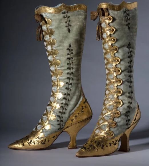 6. Viktorianische Stiefel, die auch damals schon nicht unbemerkt blieben!