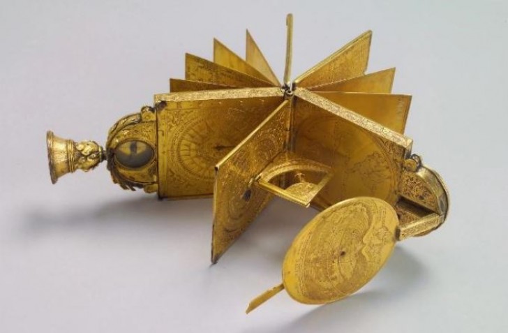 7. Un fascinant "kit" d'instruments d'astronomie daté de 1557