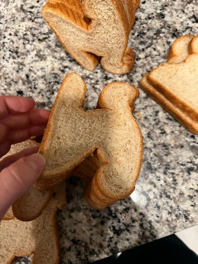 5. Sie öffnen das Brot und... finden es in dieser unbestimmten Form.
