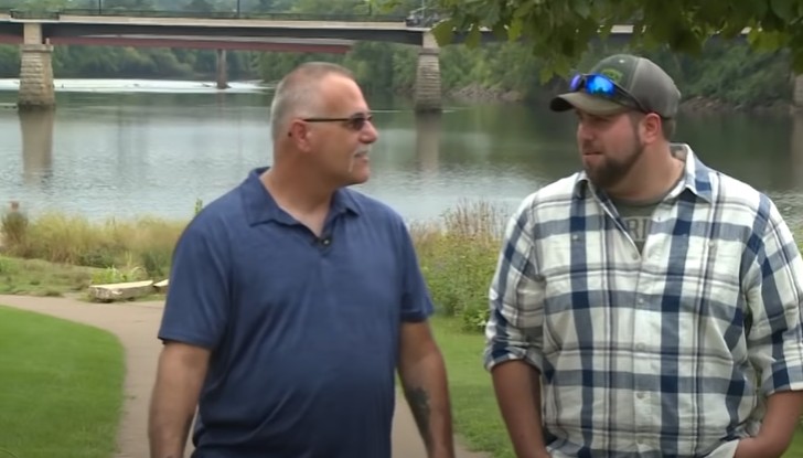 Adopted as a child, years later this man discovers that his work colleague is actually his biological father (+ VIDEO) - 1
