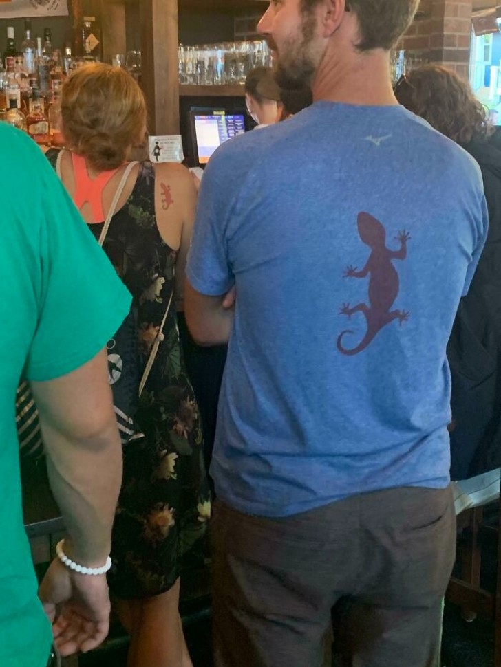 12. T-shirt et tatouage d'un parfait inconnu : le binôme parfait !